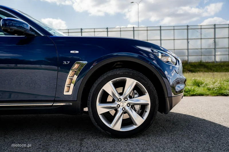 Infiniti QX70 8