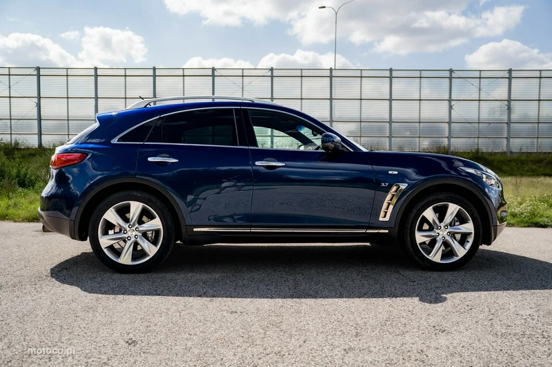 Infiniti QX70 9