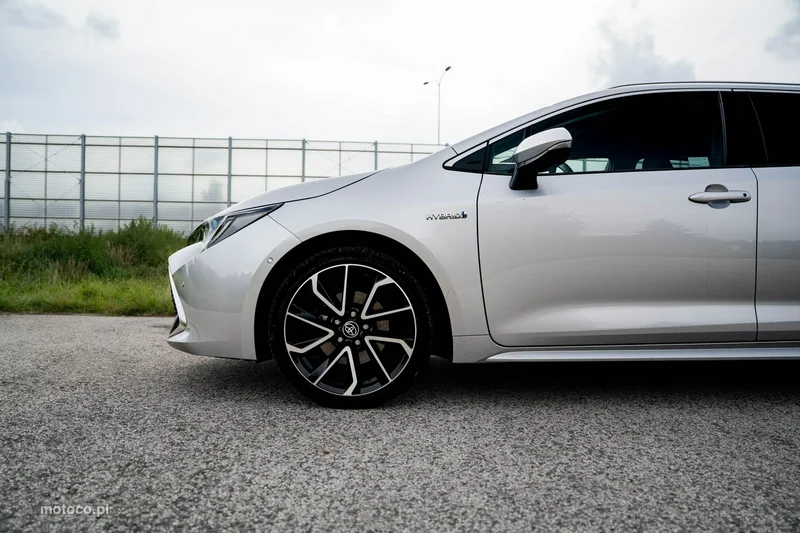Toyota Corolla E210 11