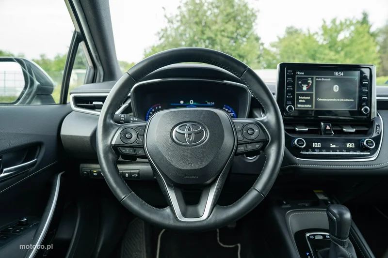 Toyota Corolla E210 16