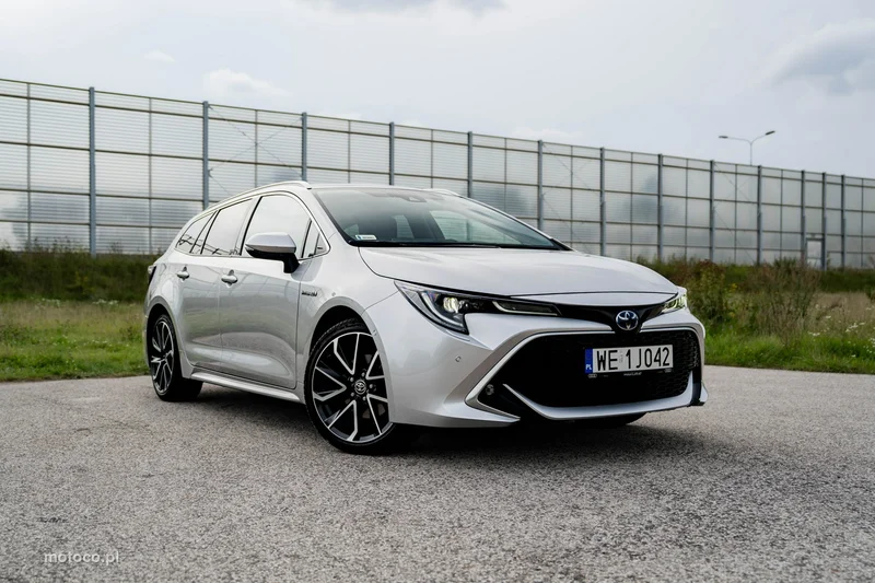 Toyota Corolla E210 3