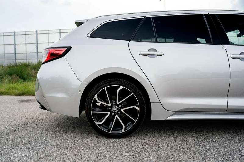 Toyota Corolla E210 7