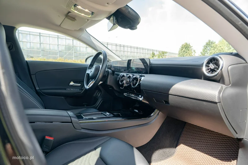 Mercedes-Benz CLA C118 200 21