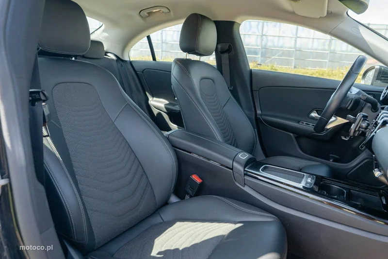 Mercedes-Benz CLA C118 200 23