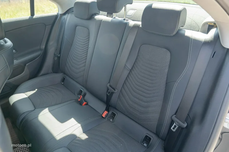 Mercedes-Benz CLA C118 200 24