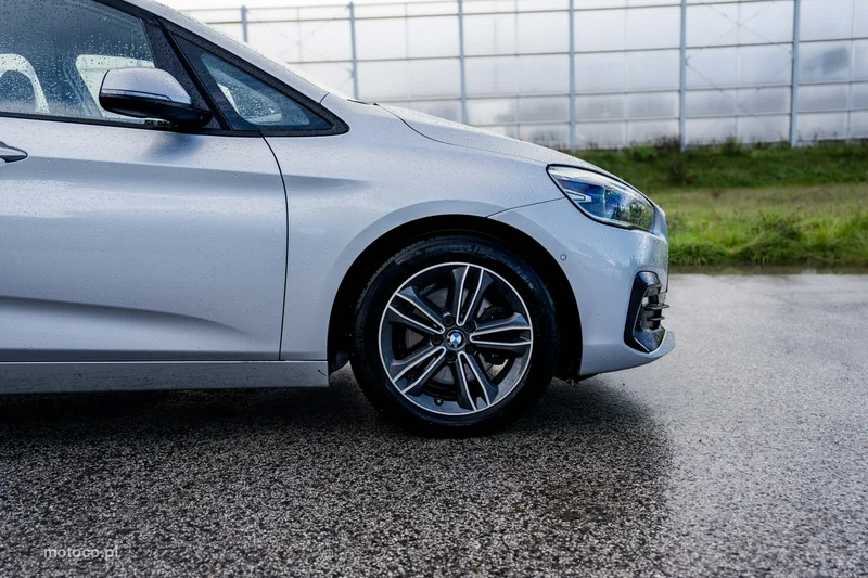 BMW Seria 2 F45 220 7