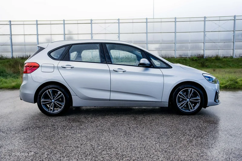 BMW Seria 2 F45 220 8