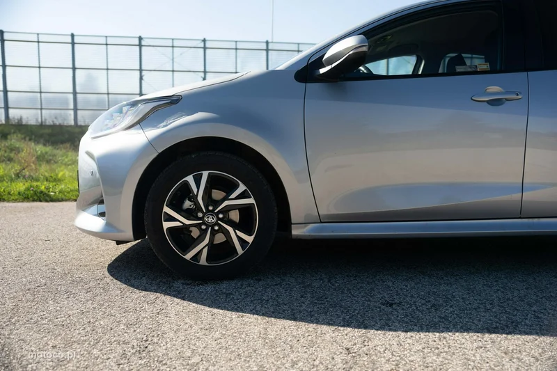 Toyota Yaris XP210 11