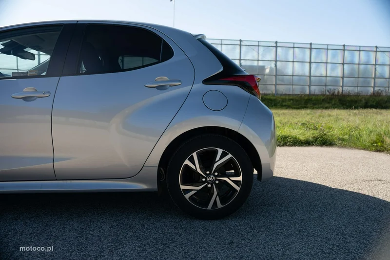 Toyota Yaris XP210 12