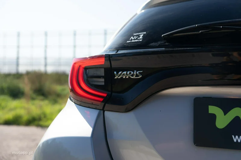 Toyota Yaris XP210 13