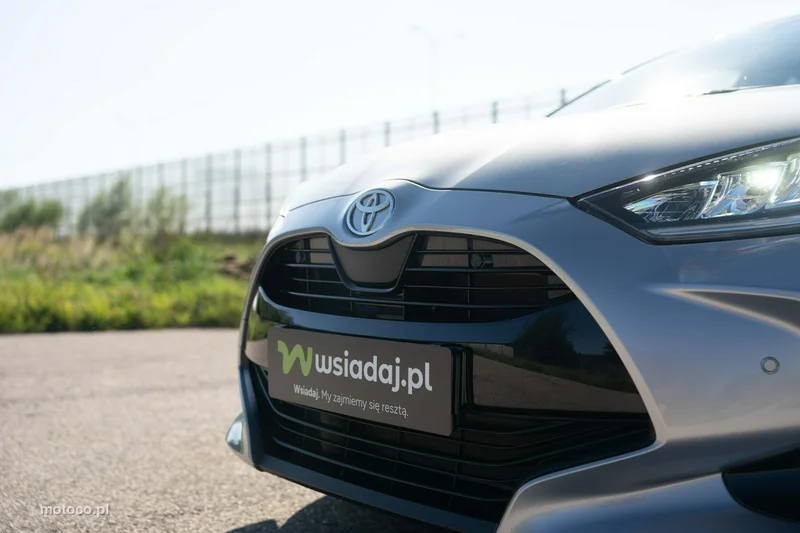 Toyota Yaris XP210 16
