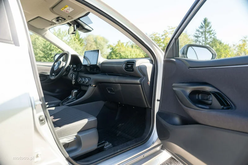 Toyota Yaris XP210 25