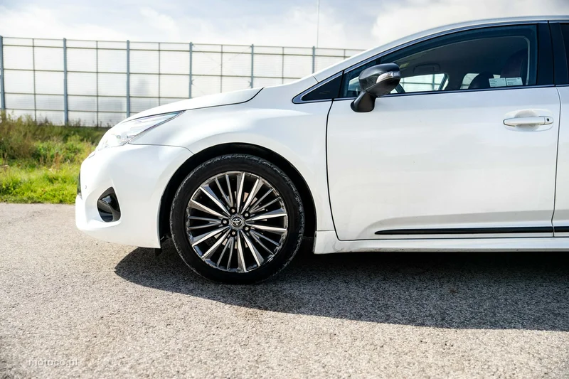 Toyota Avensis T27 12