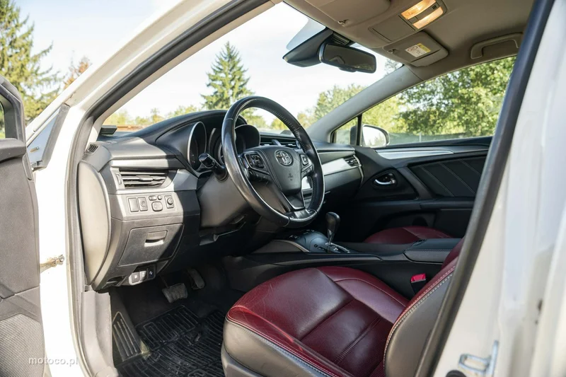 Toyota Avensis T27 18