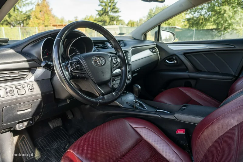 Toyota Avensis T27 19