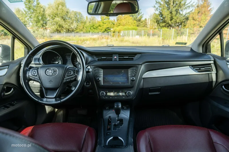 Toyota Avensis T27 21