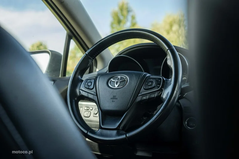 Toyota Avensis T27 23