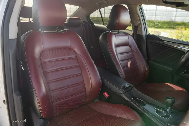 Toyota Avensis T27 26
