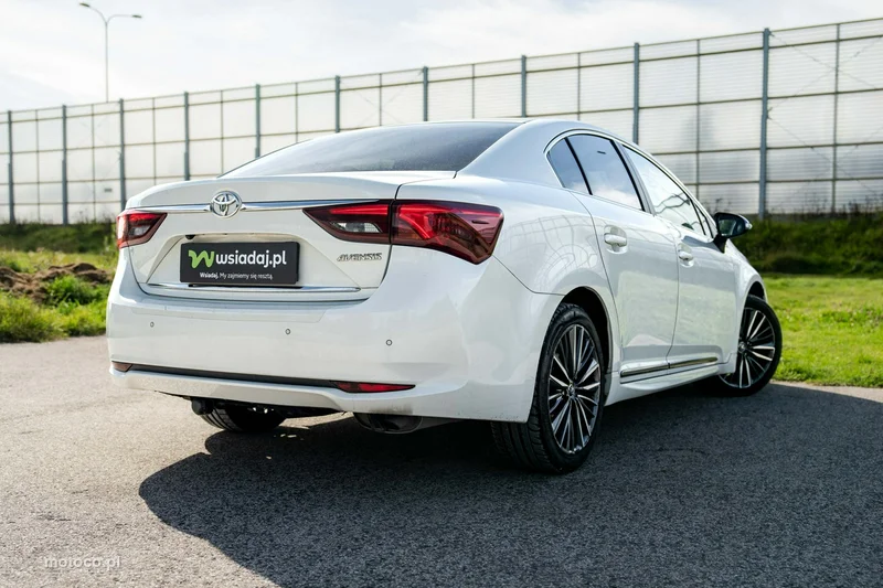 Toyota Avensis T27 6