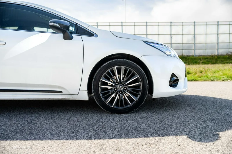 Toyota Avensis T27 8