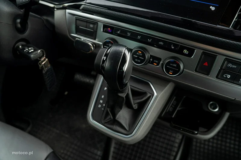 Volkswagen Caravelle 21