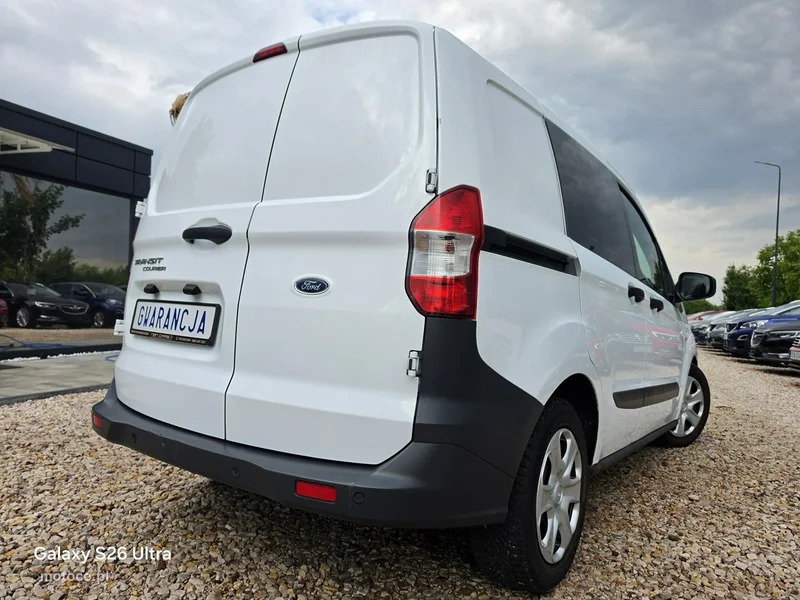 Ford Transit Courier 9