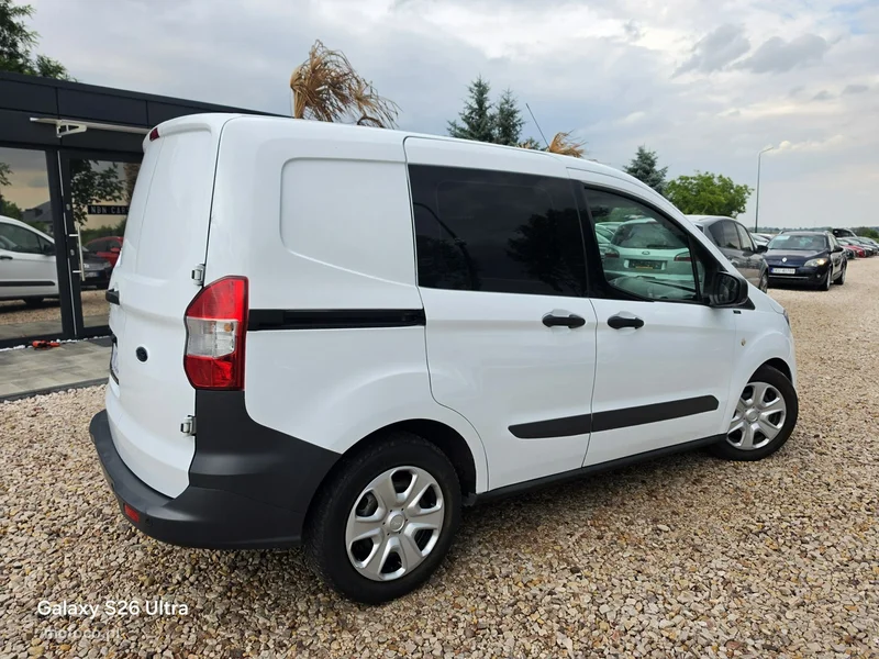 Ford Transit Courier 11