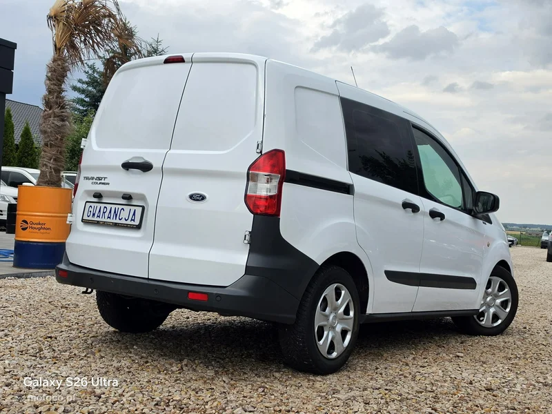 Ford Transit Courier 13