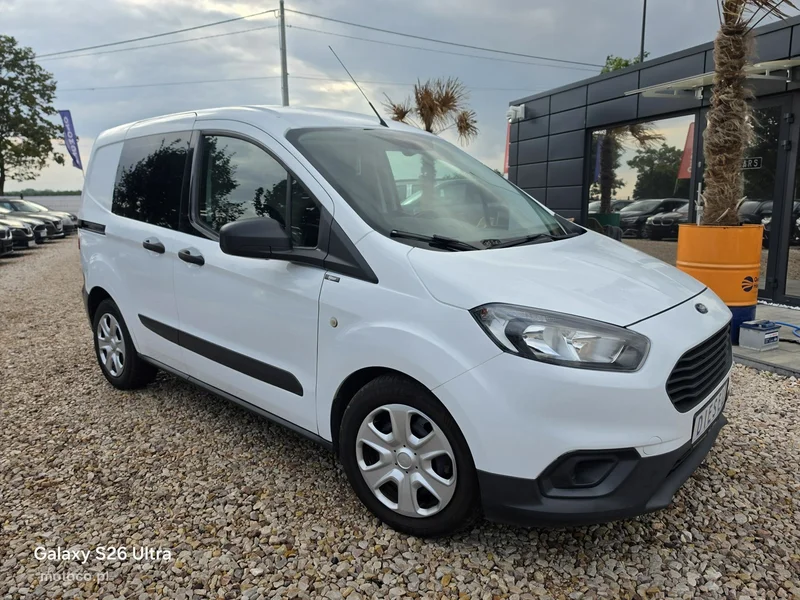 Ford Transit Courier 17