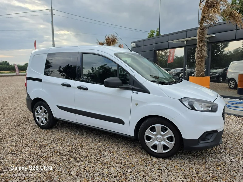 Ford Transit Courier 18