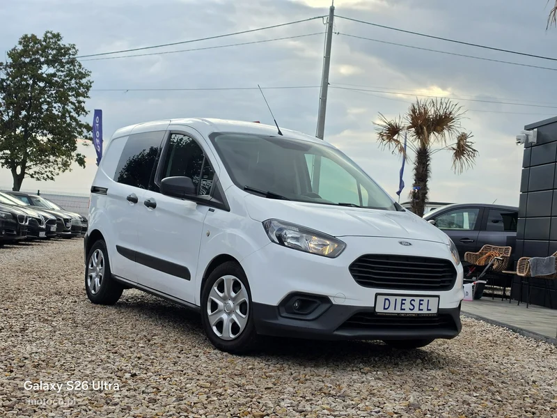 Ford Transit Courier 19