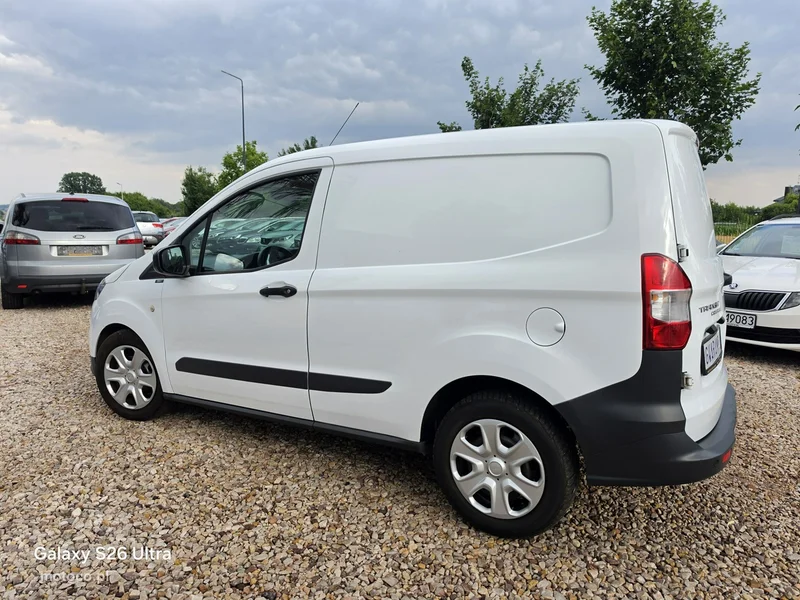 Ford Transit Courier 22