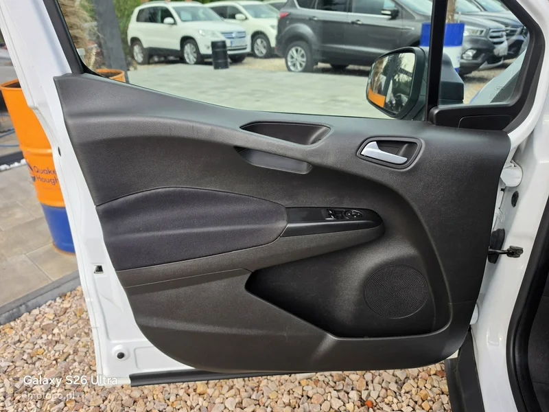 Ford Transit Courier 26
