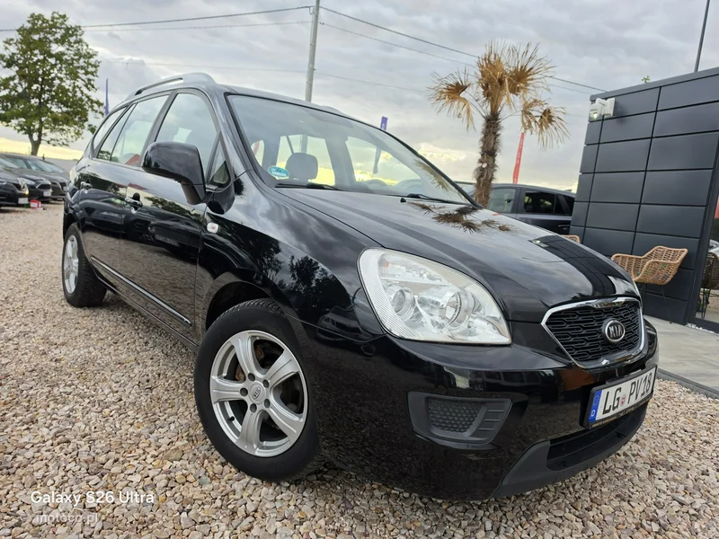 Kia Carens 4