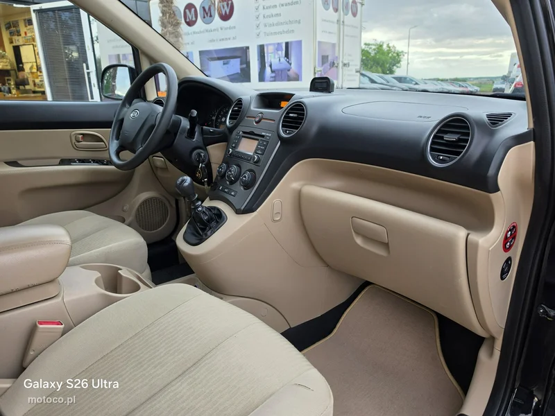 Kia Carens 32