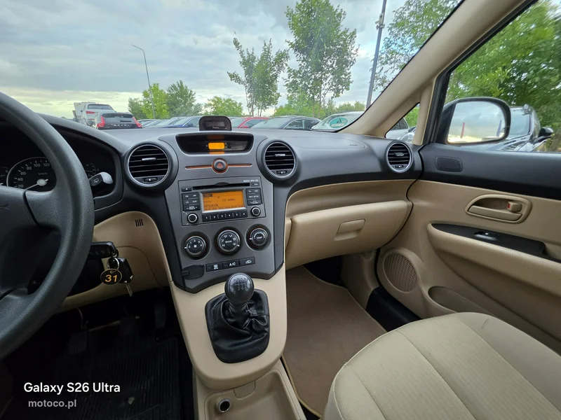 Kia Carens 36