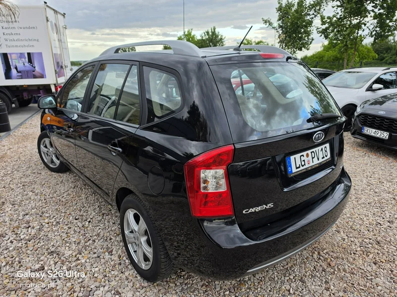 Kia Carens 8