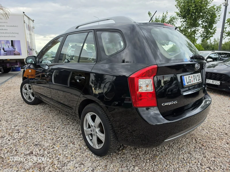 Kia Carens 9