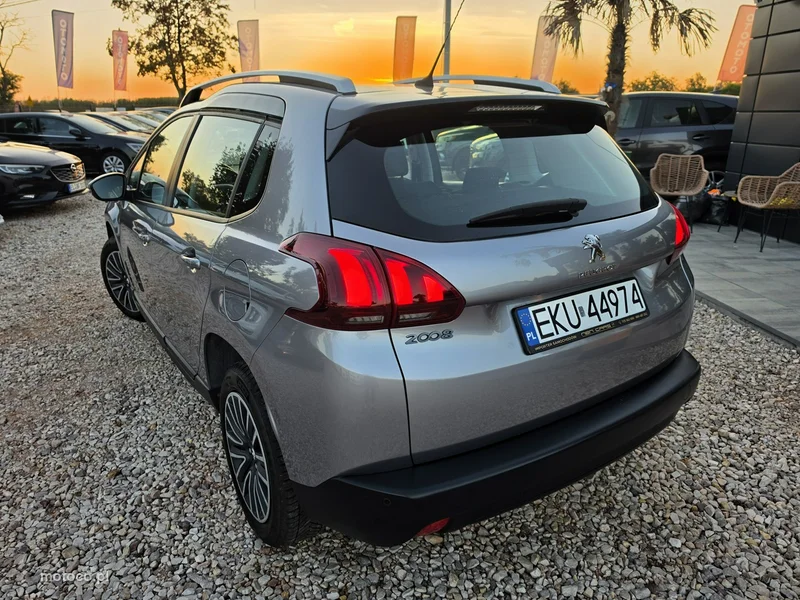 Peugeot 2008 8