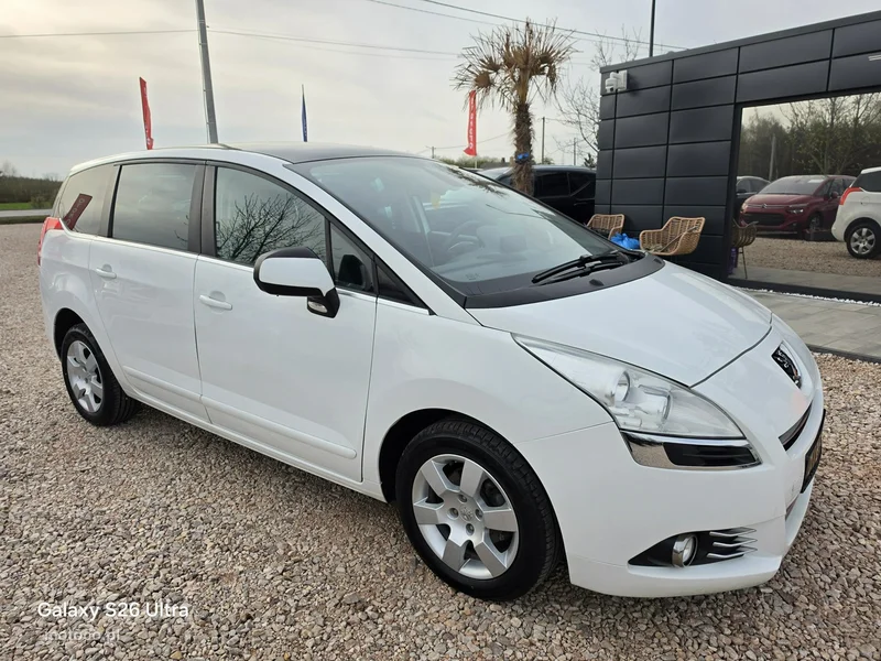 Peugeot 5008 8