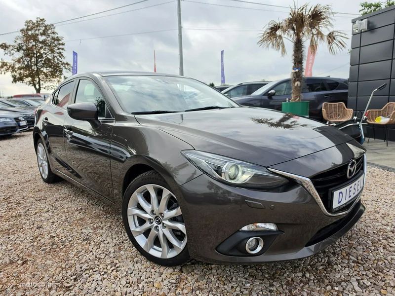 Mazda 3 4
