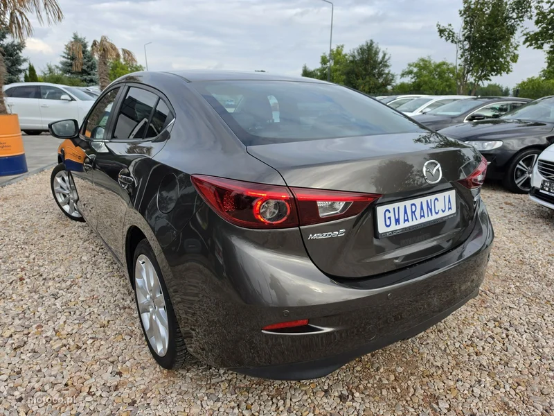 Mazda 3 8