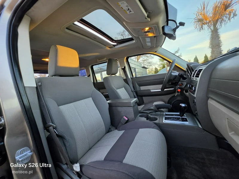 Dodge Nitro 28