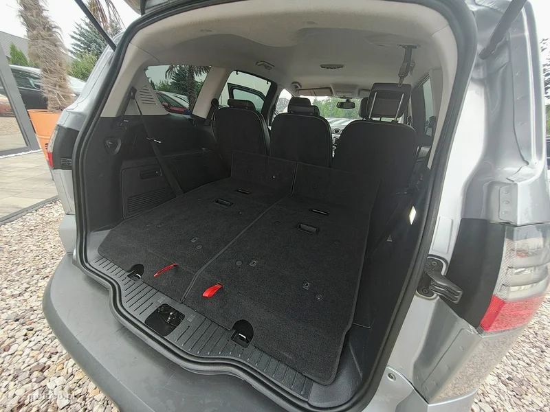 Ford S-Max I 32