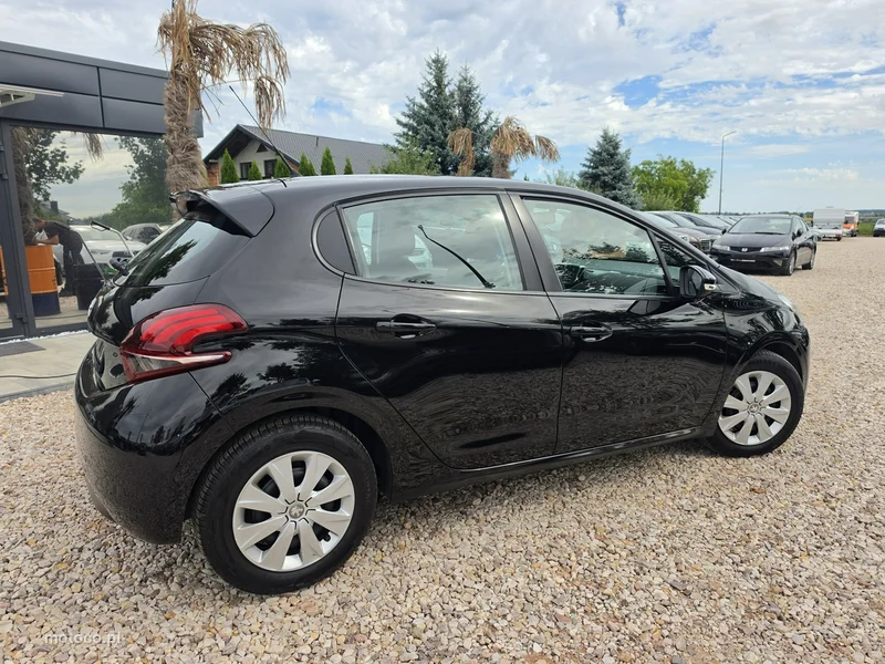 Peugeot 208 13