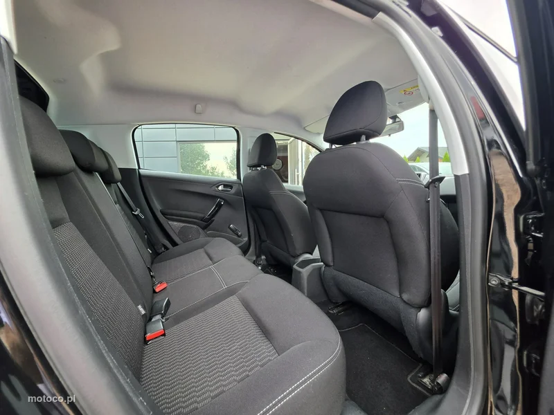 Peugeot 208 32