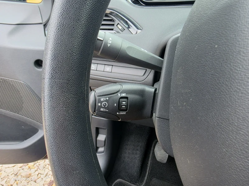 Peugeot 208 37