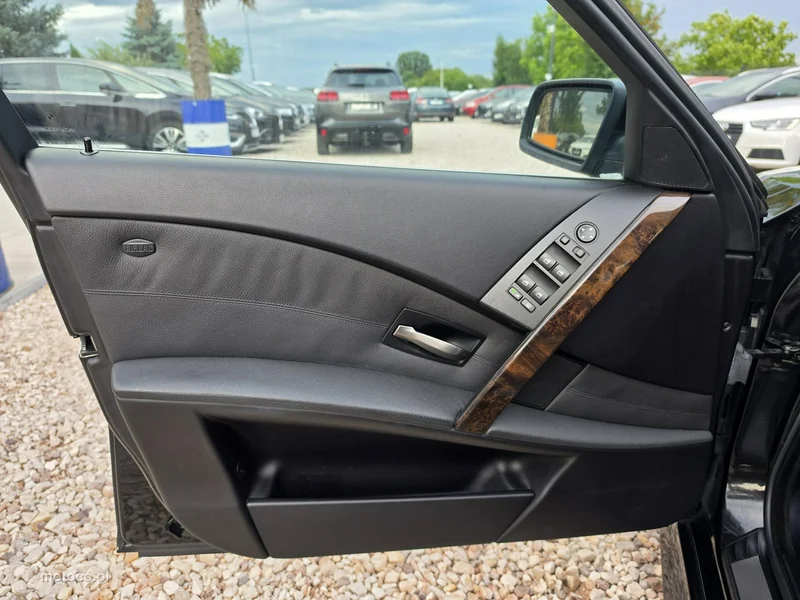 BMW Seria 5 E60 550 27