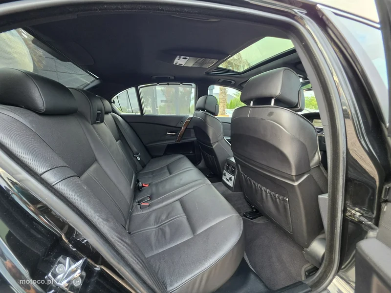 BMW Seria 5 E60 550 33