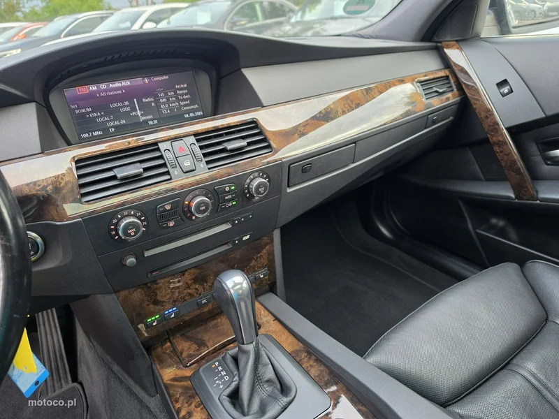 BMW Seria 5 E60 550 37